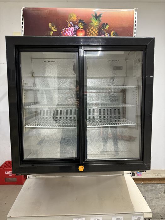 Vitrina pentru prajituri sau altele