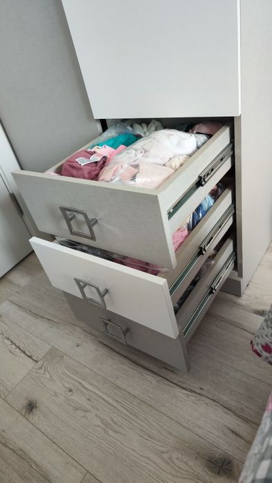 Vand dulap Lățime 90
Adâncime 52
Înălțime 218