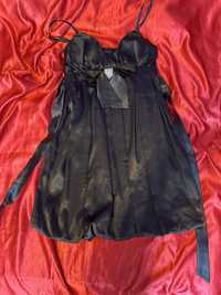 Черна сатенена къса рокля с пандешка