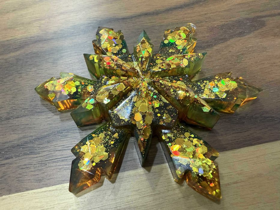 Коледни украшения, ръчно изработени