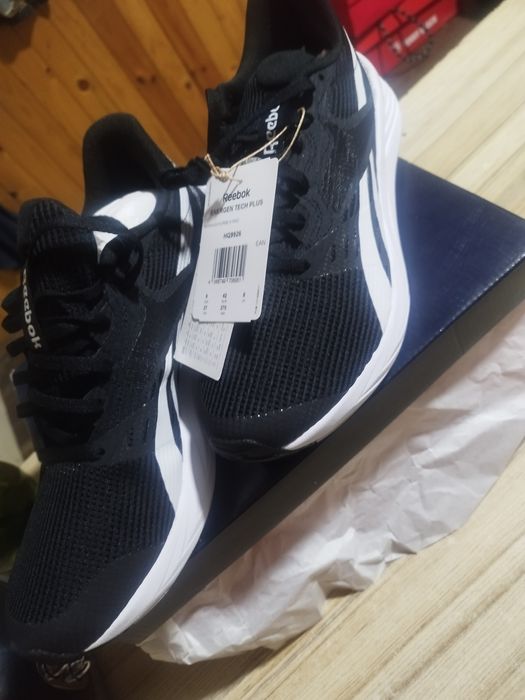 Маратонки Reebok, Hummel.