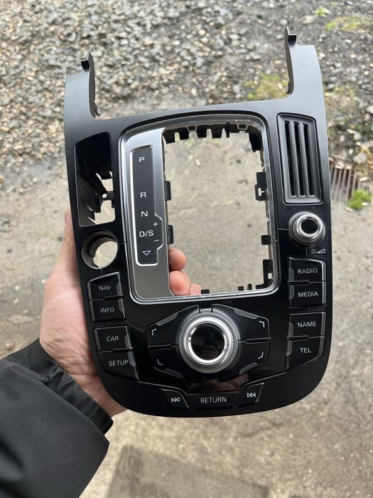 Consola centrala navigatie audi q5 cod:8T0919611A