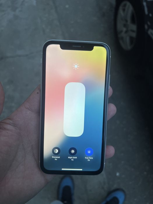 Iphone xr  white