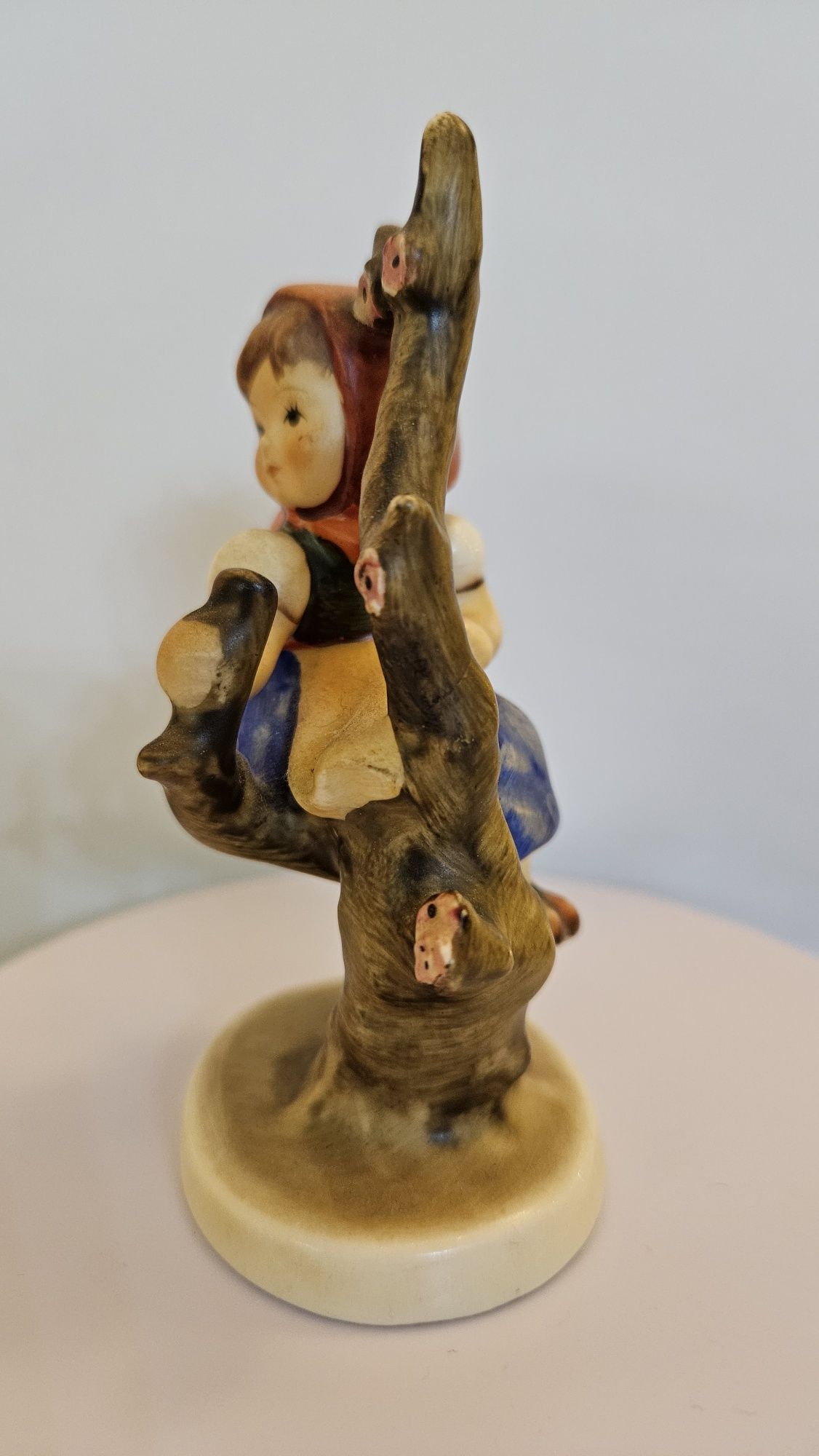 Goebel Hummel, порцеланова фигура, Apple Tree Girl, номер 141 3/0 TMK3