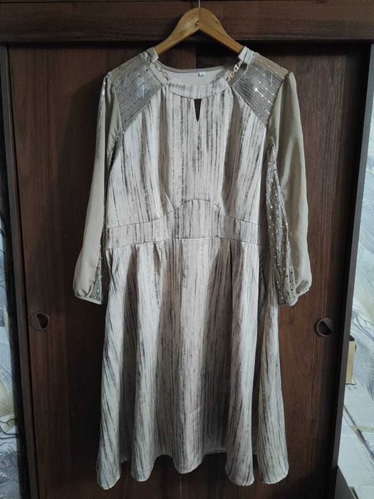 Продам платье новое