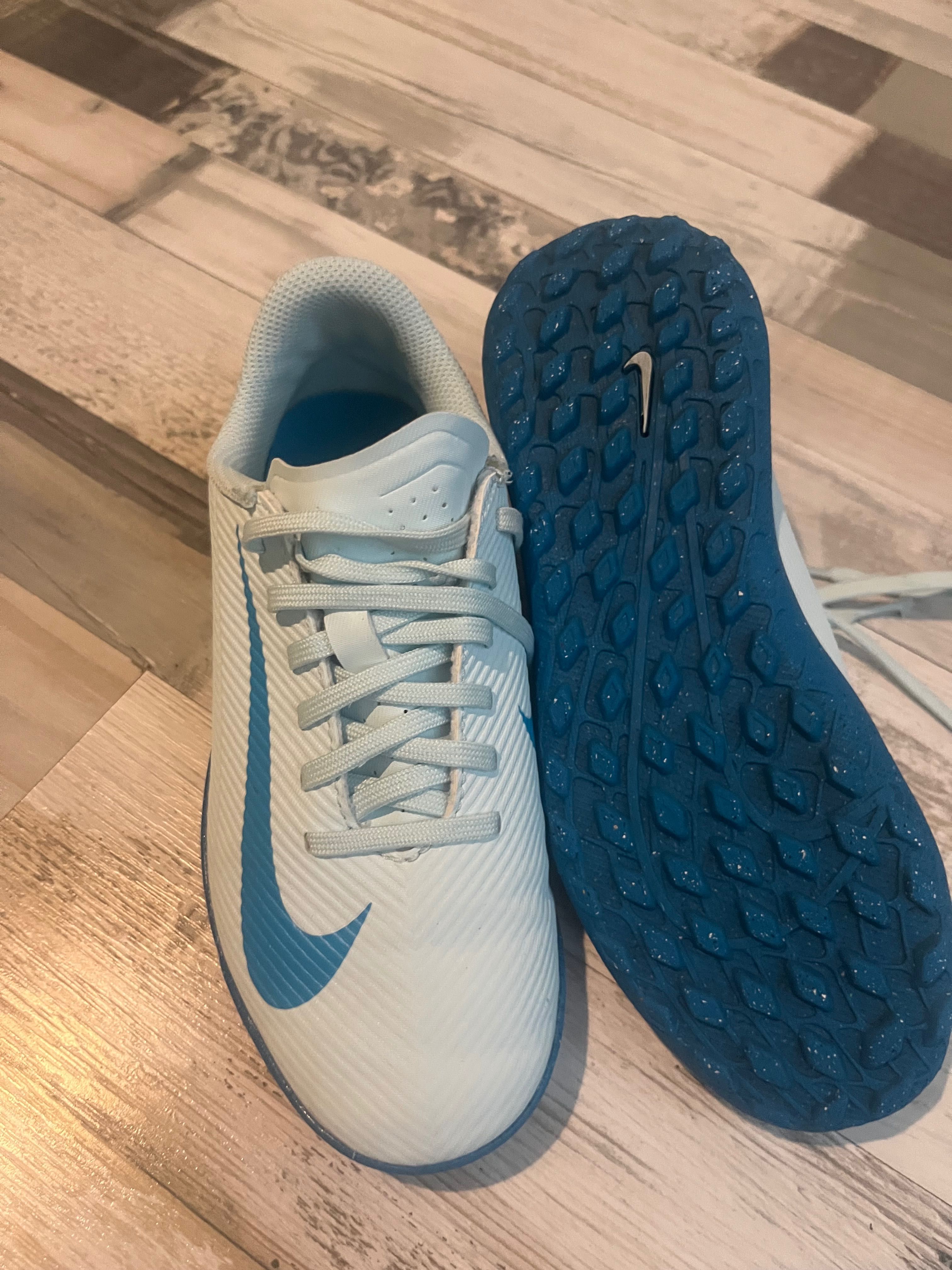 Nike детски футболни стоножки
