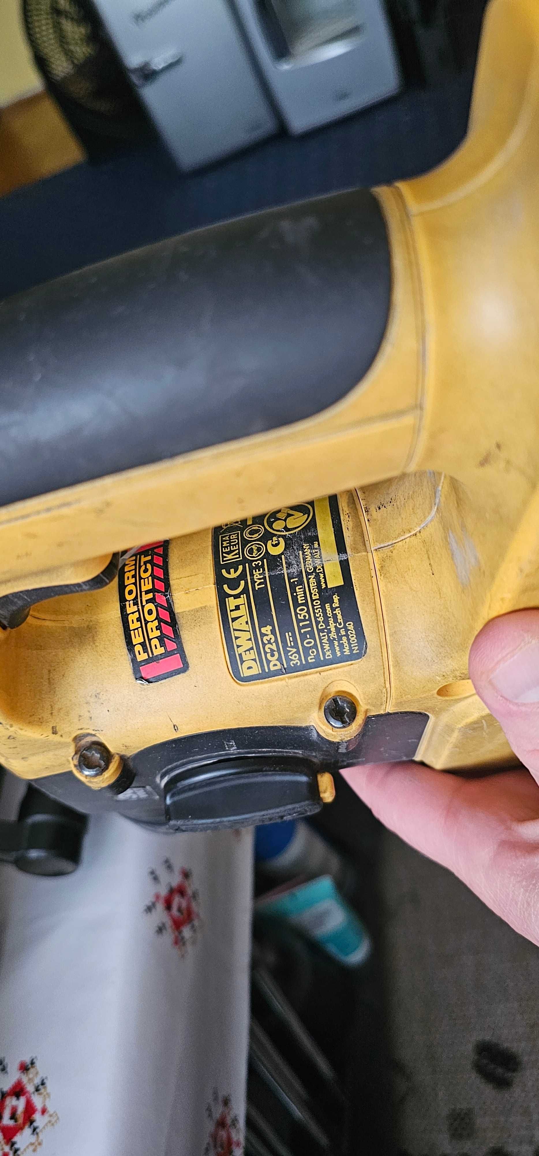 ciocan rotopercutor demolator DEWALT DC234