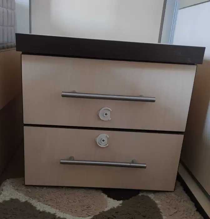 Noptiera cu 2 sertare, optional comoda sau pat