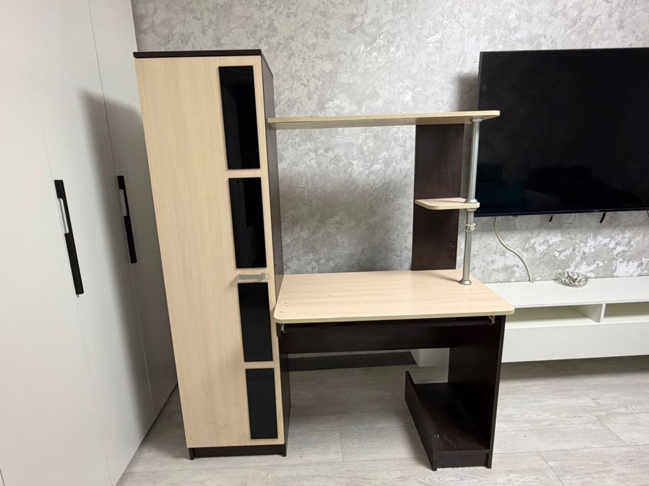 Компютерный стол продам срочно