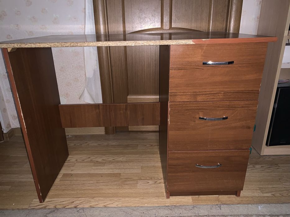 Продам писменный стол