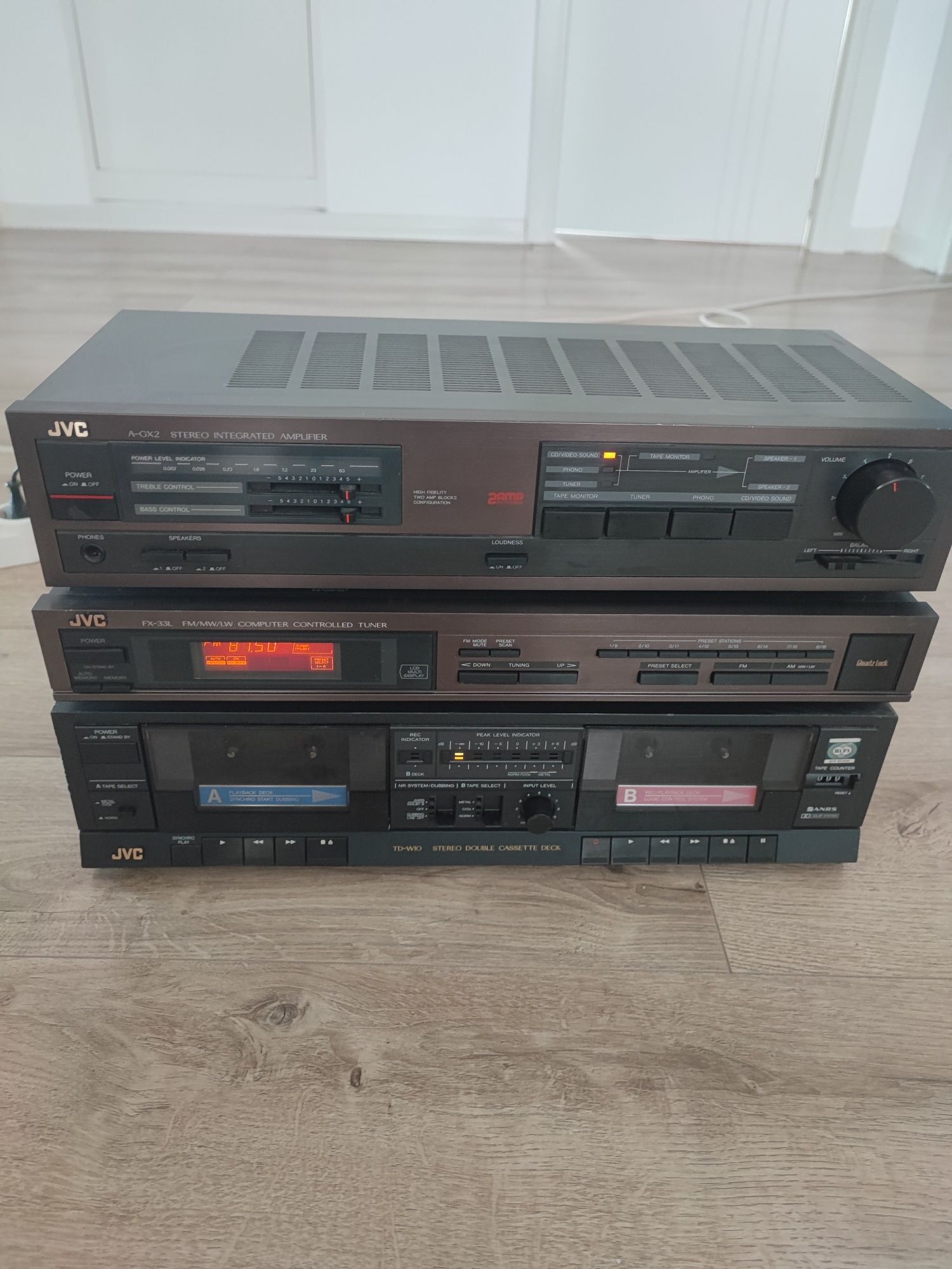 Linie amplificator statie JVC AGX 2 cu radio si deck