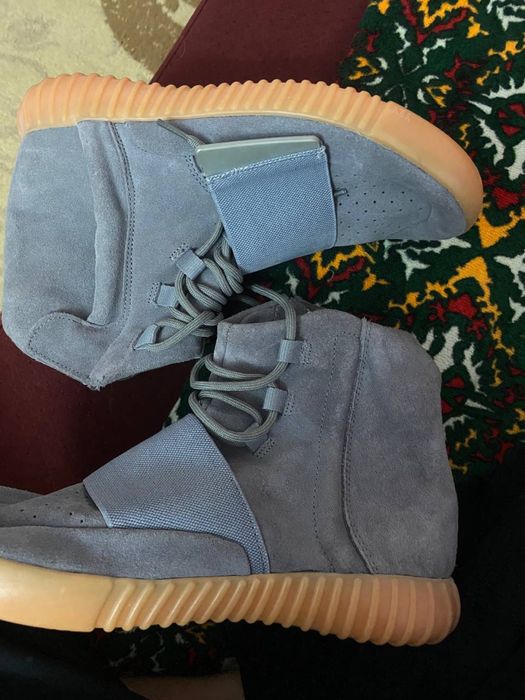 Продается yezzy boost 750 Новый