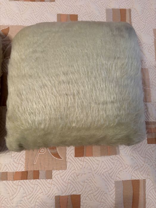 Възглавница с вълнена калъфка