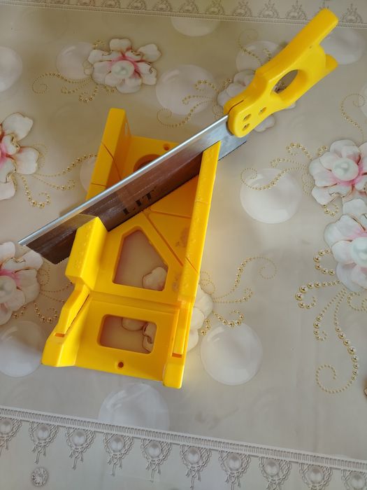 Продаю Стусло и тонкую шипорезную пилу 300мм 12  за 30000сум