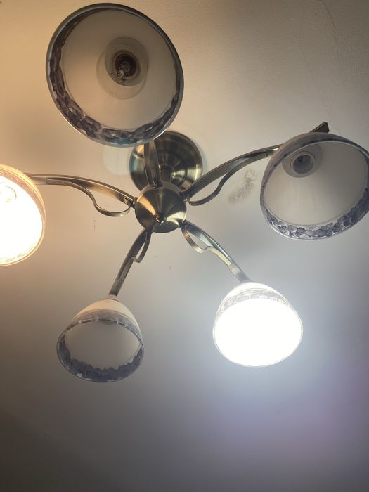 Продам люстры хорошие