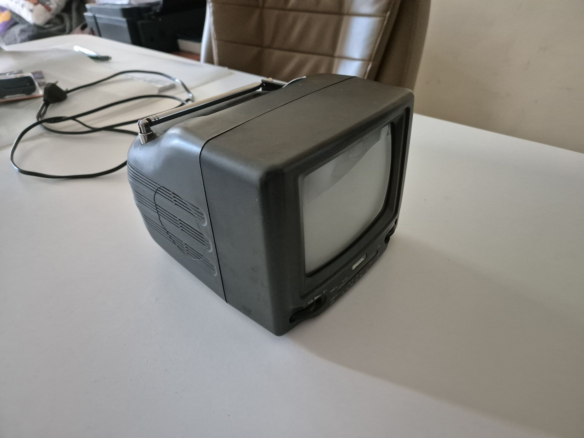 Nova Portable TV Портативен Телевизор марка Нова