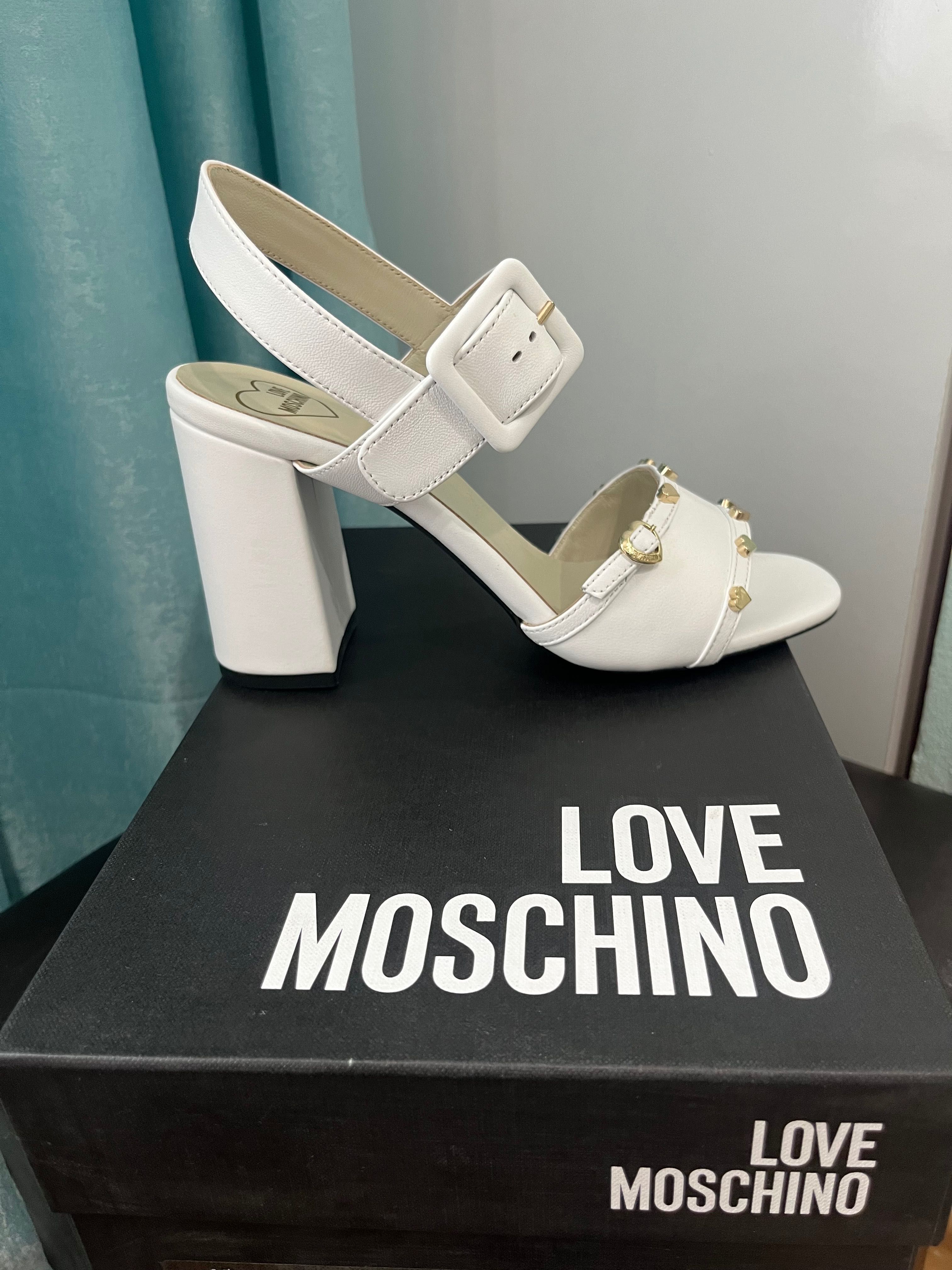 Кожени сандали с висок ток Love Moschino номер