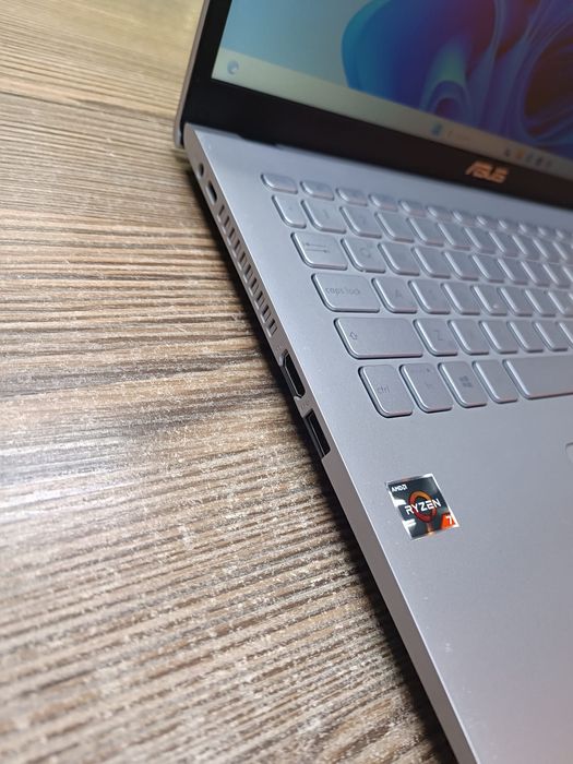 Лаптоп ASUS M509D