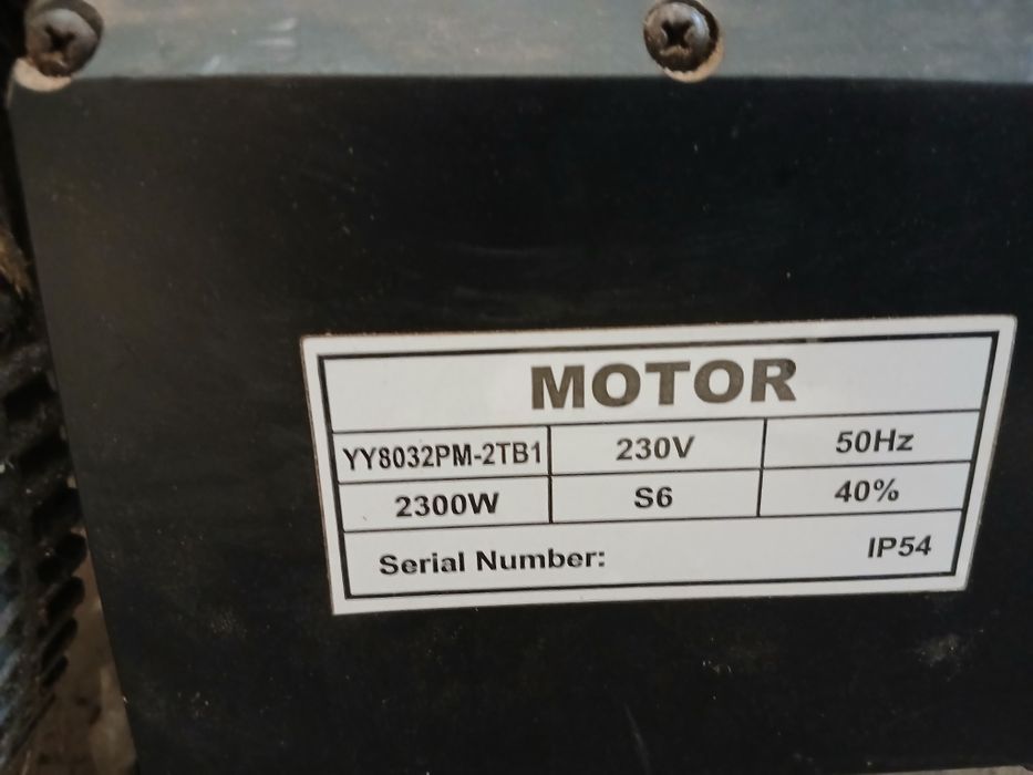 Crapator hidraulic de lemne