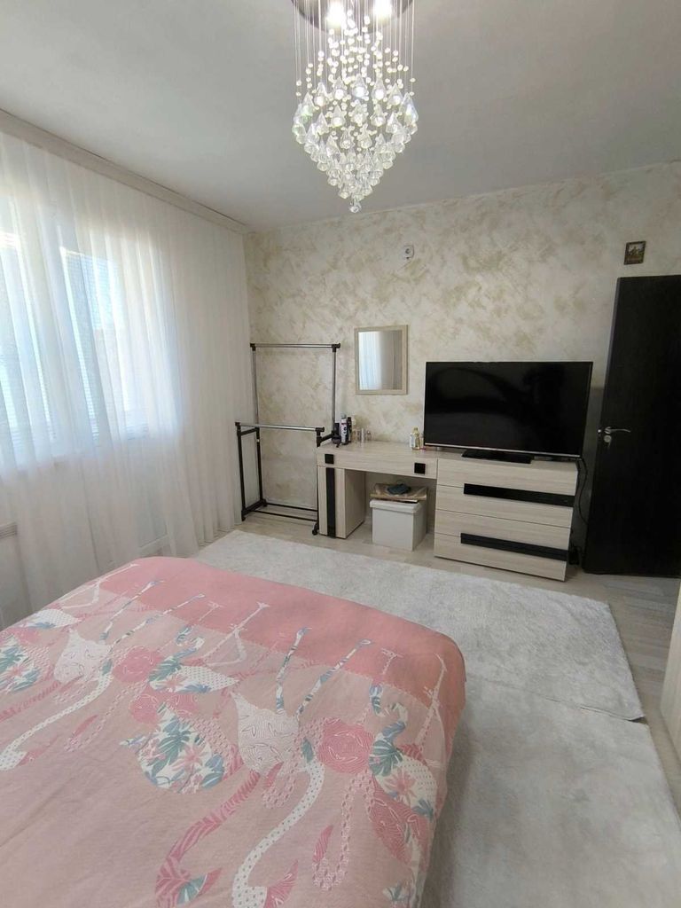 Продава се Тристаен апартамент в Перник, Център - 89 кв.м за 1574 €/кв.м - Снимка #5