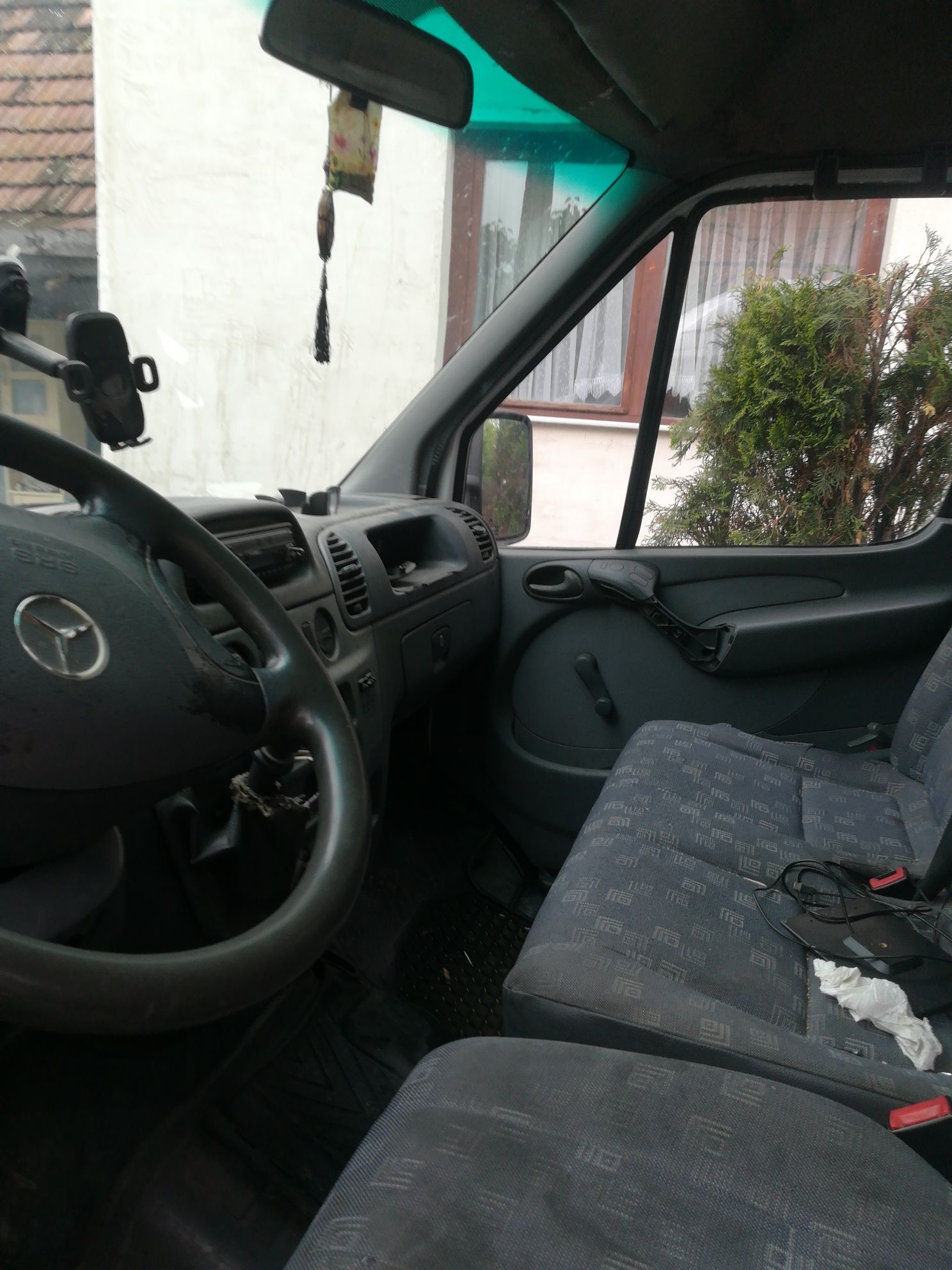 Vând Mercedes sprinter cu 9 locuri în stare de funcționare
