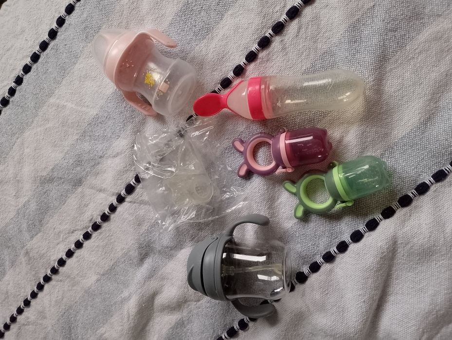 Vănd  diverse accesorii pentru bebelusi