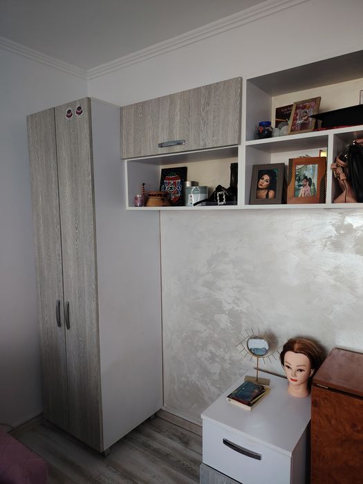 Mobila dormitor culoare gri