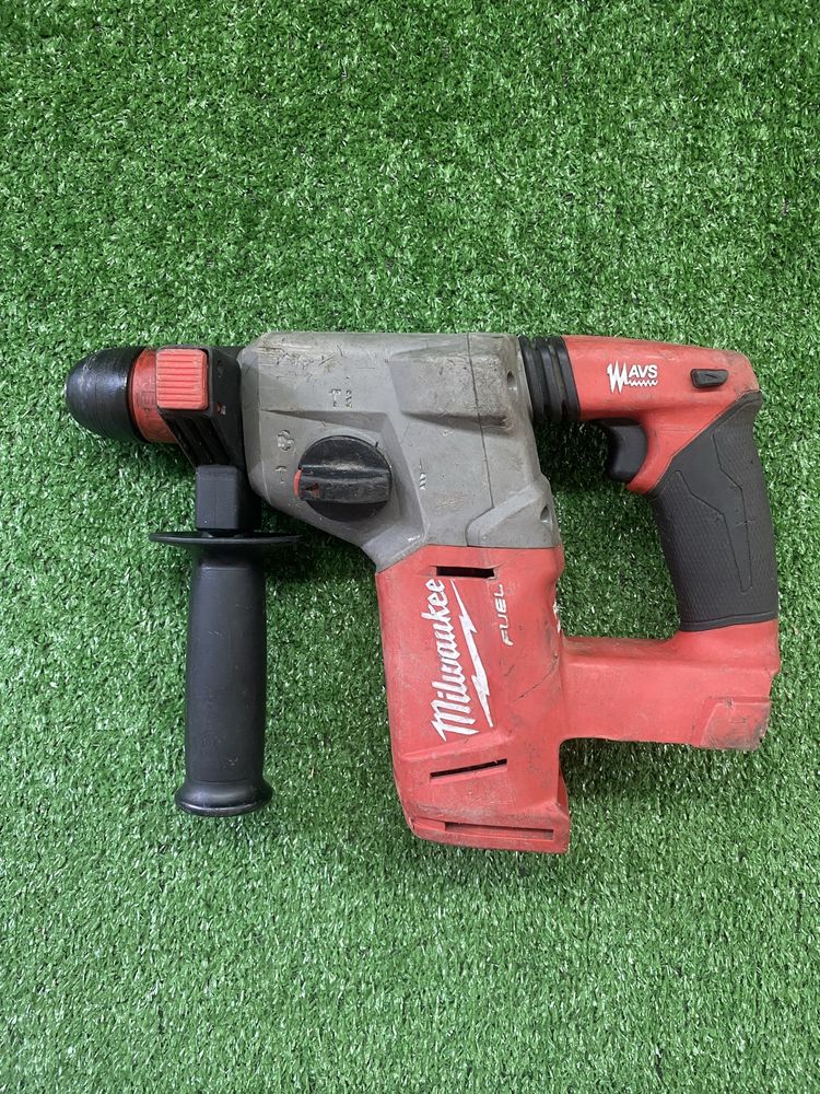 Безчетков перфоратор Milwaukee M18 CHX