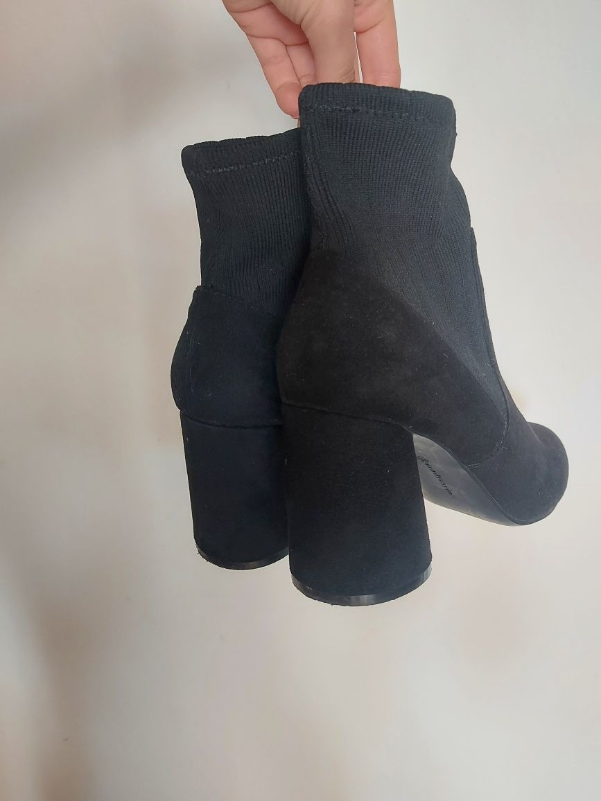 Botine nr 37 și 38 Stradivarius/Bershka