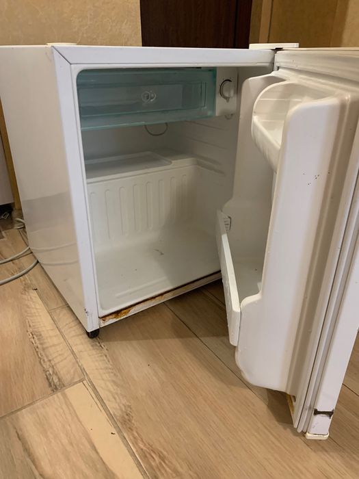 Хладилник- мини бар LG