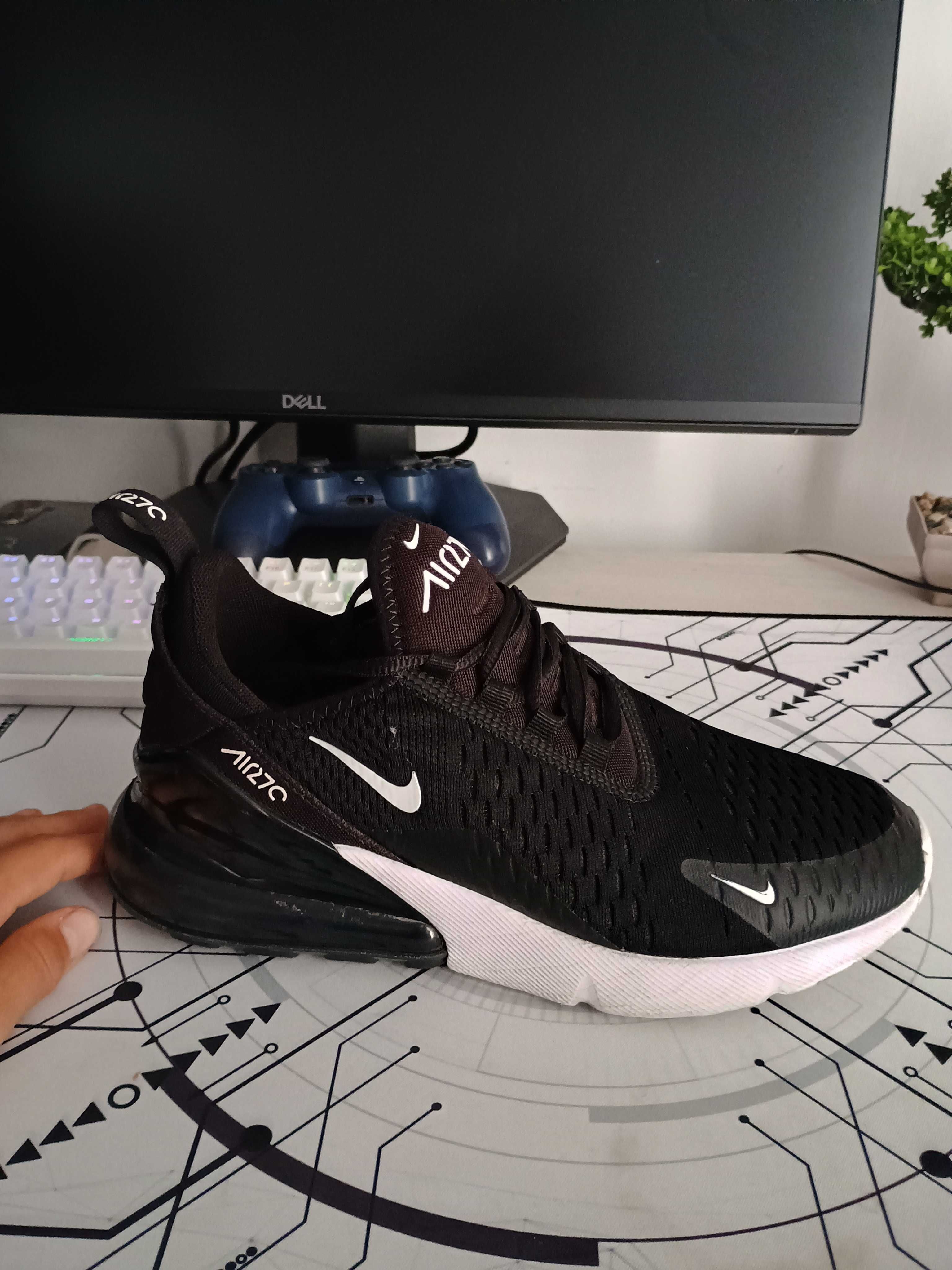 Pantofi Nike Air Max 270
