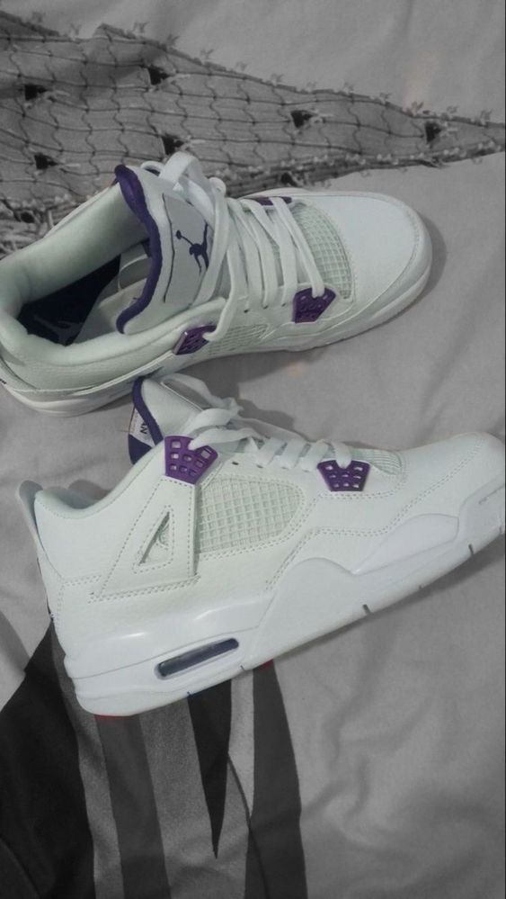 Чисто нови Jordan 4