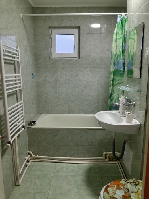 De închiriat apartament cu două camere