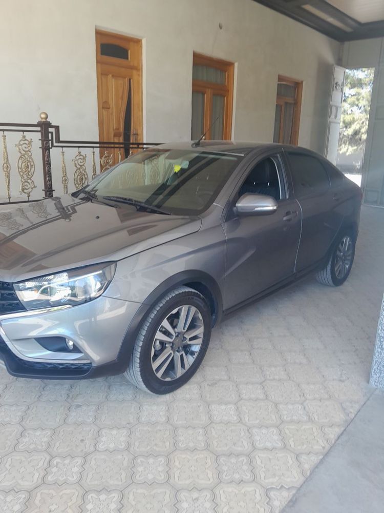 Lada vesta cros 1.8 aftomat