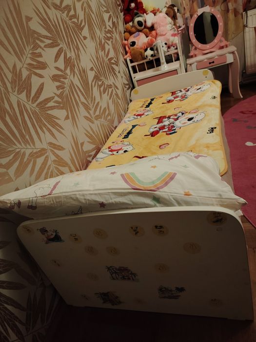 Pat copii cadou noptiera cu sertare