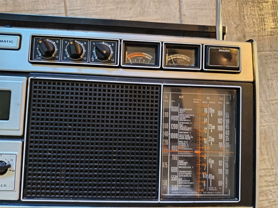 Radio casetofon Grunding