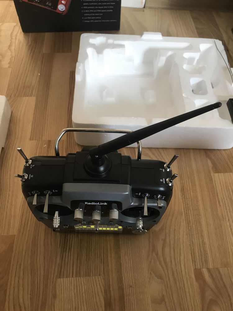 Telecomanda RC Radiolink AT10II + receptor, ca noua !!