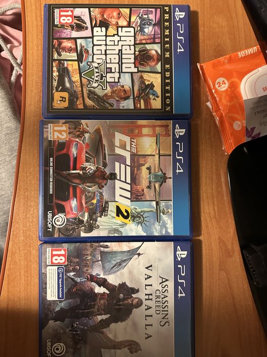 Vand ps4 in perfeta stare