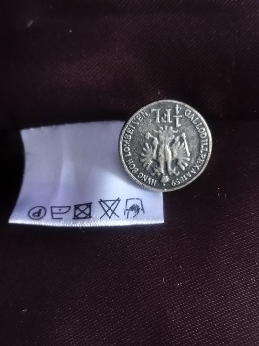 Jacheta cu tot cu nasturi