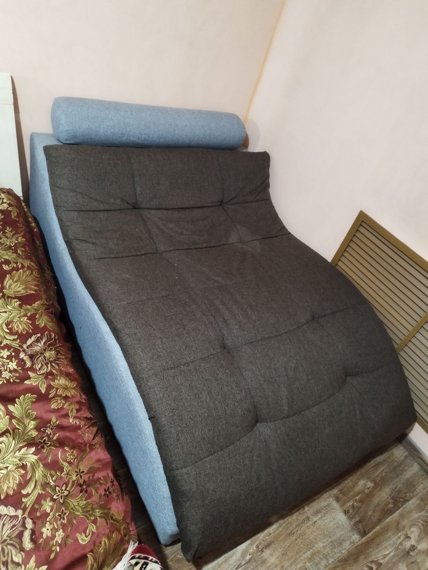 Продам лежак от дивана стоит отдельно