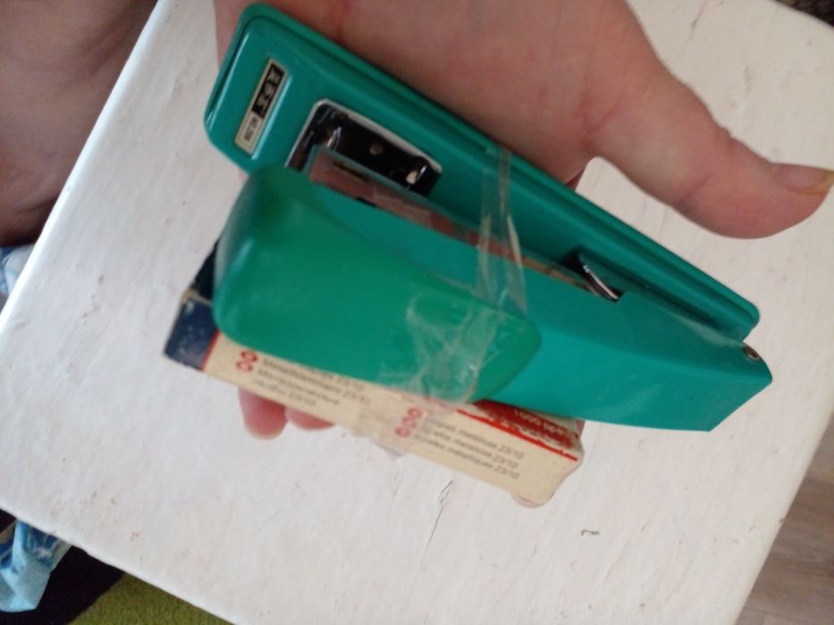 Степлер  + скобы.  Степлер. Дырокол