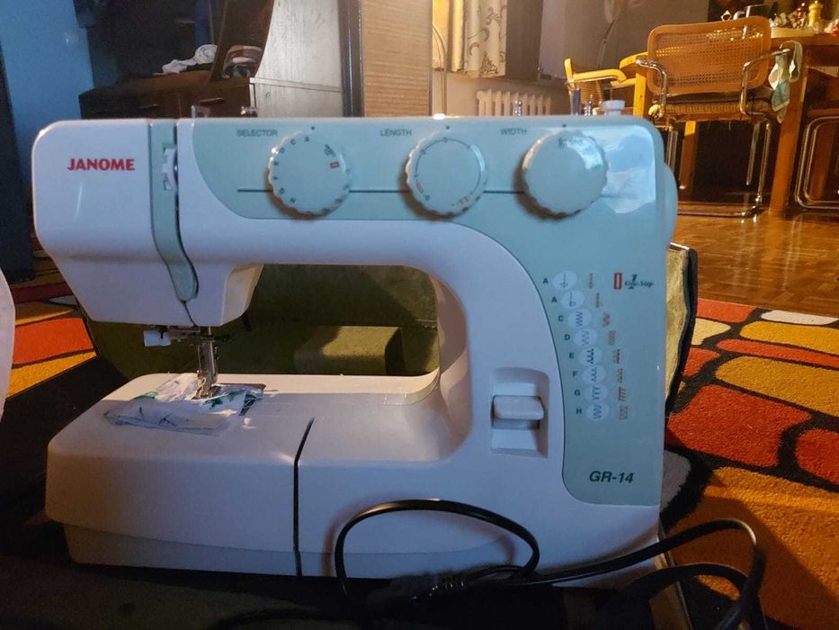 3 швейные машинки