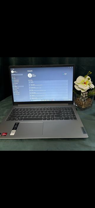 Se vinde! Laptop Lenovo!! In garantie !!