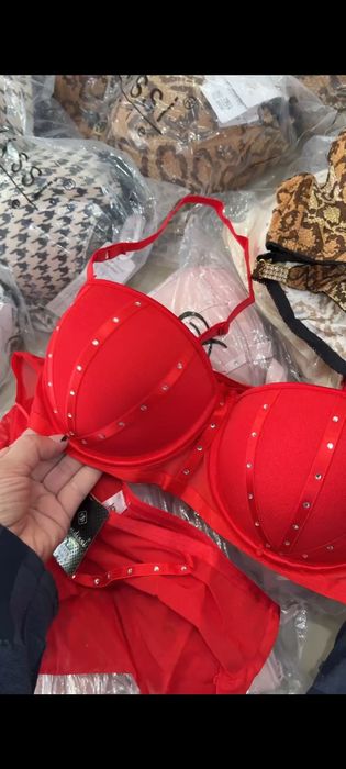 Hamyonbop narxlarda ayollar va bolalar kiyimlari