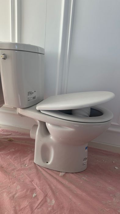 Vas wc cu rezervor + mecanism + capac, set Roca Victoria A34S395000