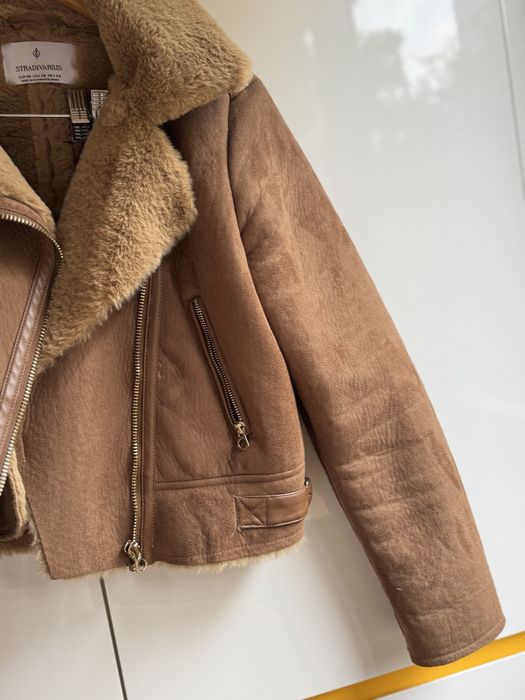 Geaca Stradivarius calduroasa cu blana