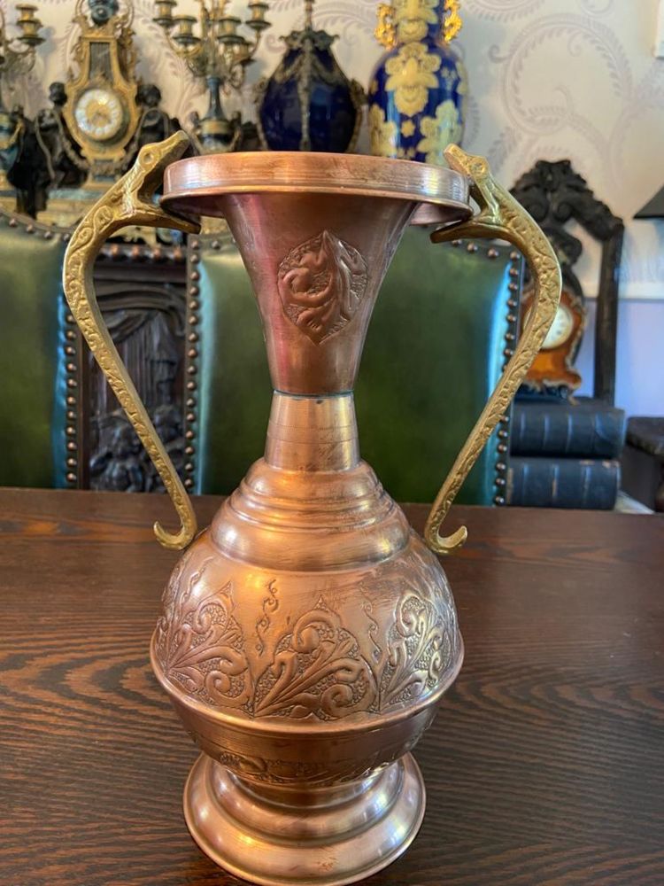 Vaza de cupru cu manere de bronz