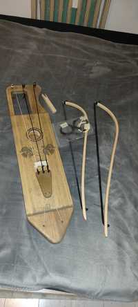 Instrument muzical folk, scandinav (taglharpa/jouhikko)