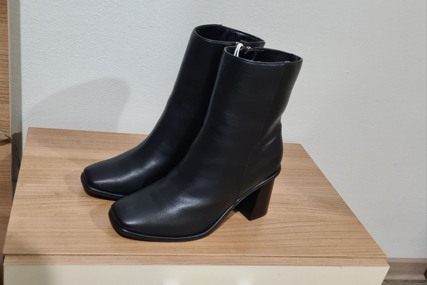 Botine negre C&A