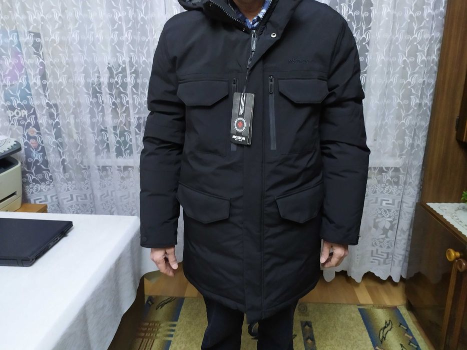 Продам зимнюю мужскую куртку с капюшоном